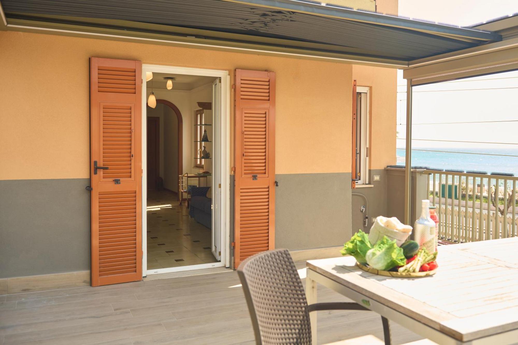 Apartmán Terrazza Sul Mare A Pietra Ligure Exteriér fotografie