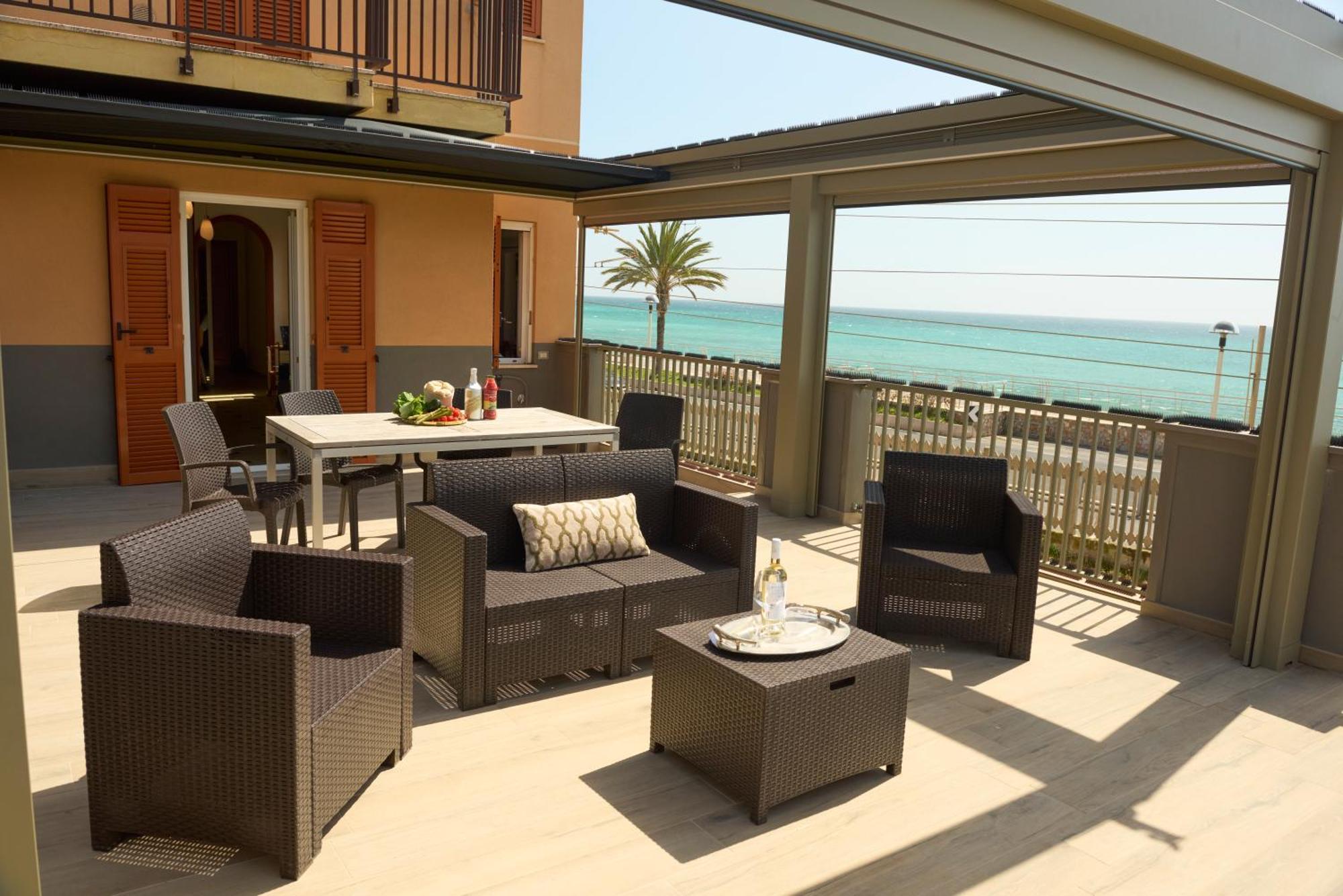 Apartmán Terrazza Sul Mare A Pietra Ligure Exteriér fotografie