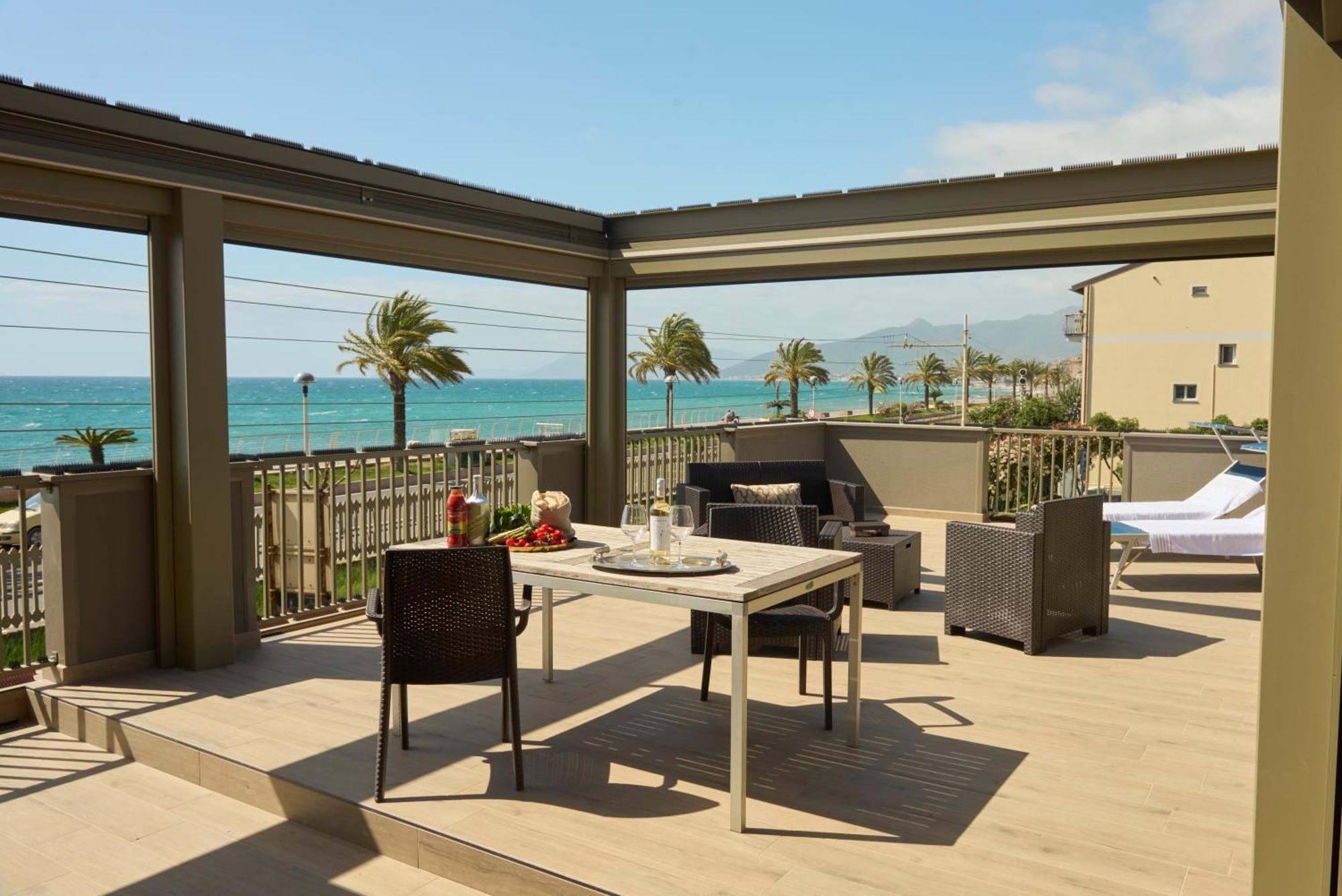 Apartmán Terrazza Sul Mare A Pietra Ligure Exteriér fotografie